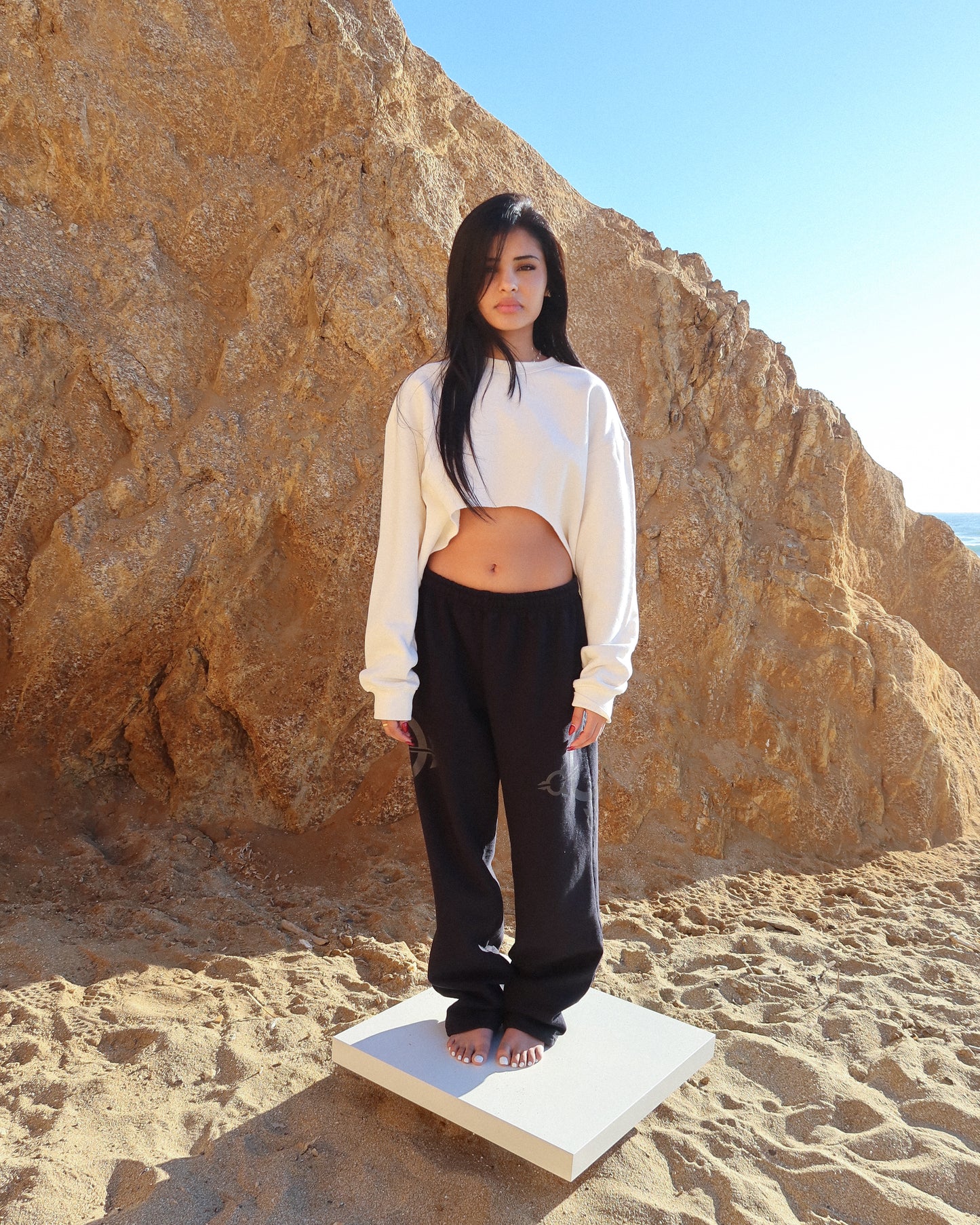 CORE CREWNECK